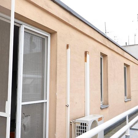 10 Minutes To City Centre And Next To Wien Hbf And Easy From Airport Exterior photo