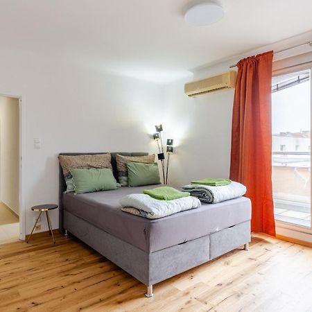 10 Minutes To City Centre And Next To Wien Hbf And Easy From Airport Exterior photo