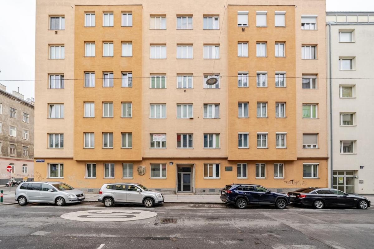 10 Minutes To City Centre And Next To Wien Hbf And Easy From Airport Exterior photo