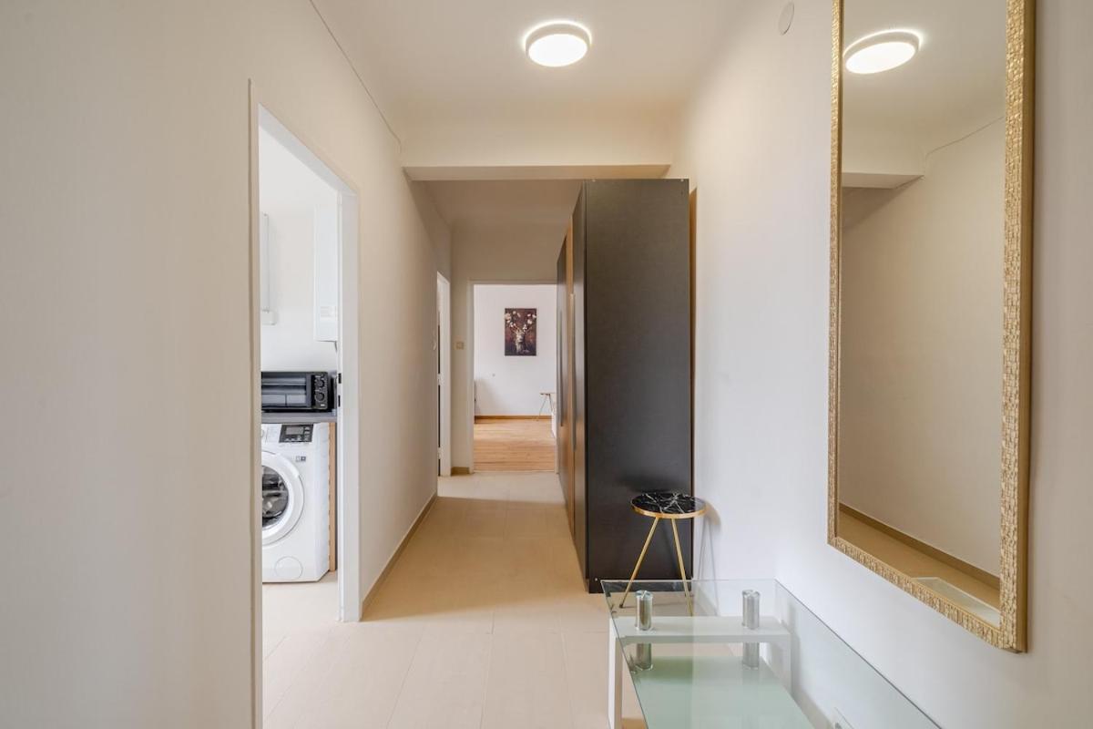 10 Minutes To City Centre And Next To Wien Hbf And Easy From Airport Exterior photo