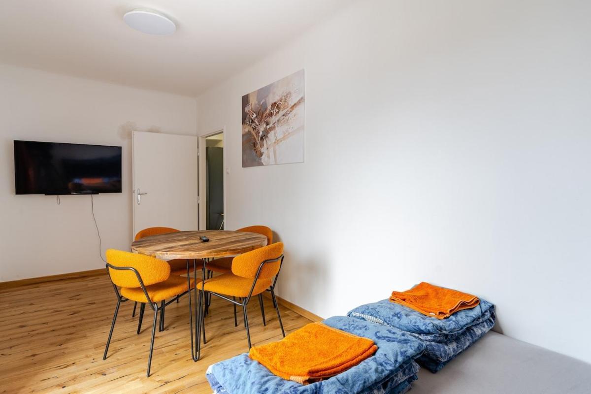 10 Minutes To City Centre And Next To Wien Hbf And Easy From Airport Exterior photo